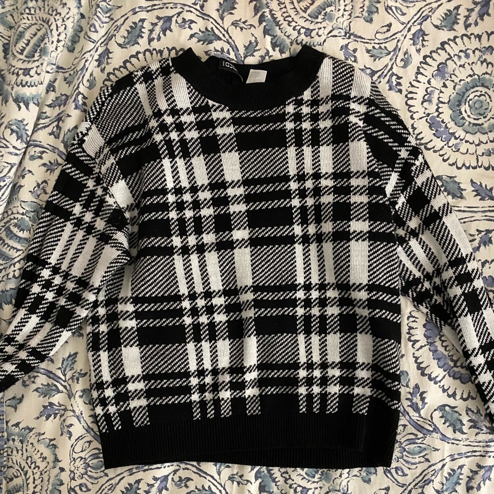 H&M black and white sweater
